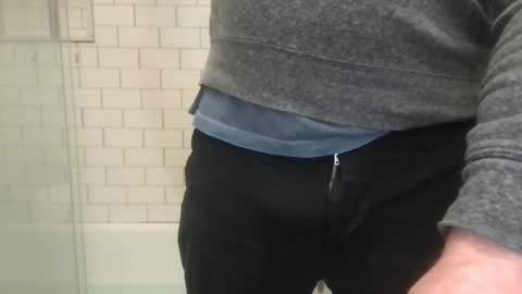 lvguynextdoor440656 online show from 12, 3, 2026