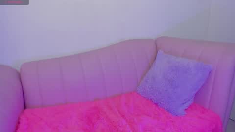 LYA DUBOIS  online show from 7, 2, 2026