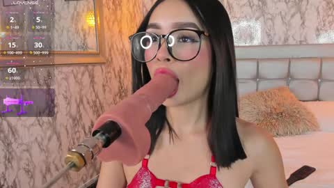 Snapshot of lyen_rae chatting on 19, 12, 2024 Lyen Rae  online show from 19, 12, 2024
