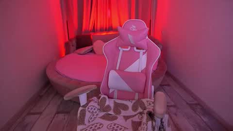 lylanimfa online show from 13, 9, 2025