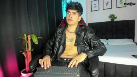 Lyle Bennett Freelance Model online show from 24, 5, 2026