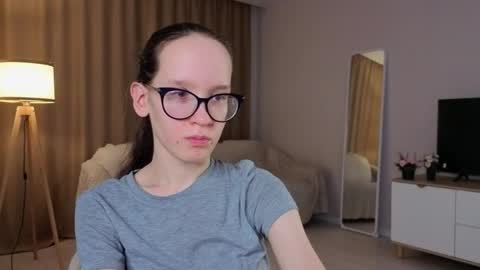 Snapshot of lynettebails chatting on 30, 4, 2026 Sara online show from 30, 4, 2026