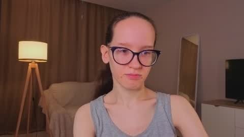 Snapshot of lynettebails chatting on 21, 6, 2026 Sara online show from 21, 6, 2026