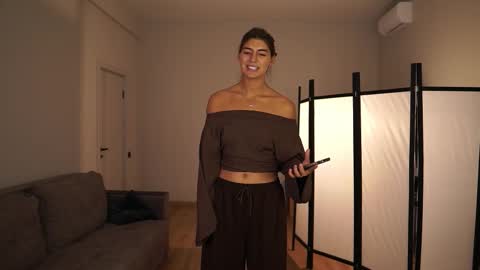  LYNN  online show from 7, 1, 2026