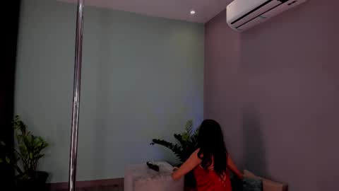 lynnsam_ online show from 4, 2, 2025