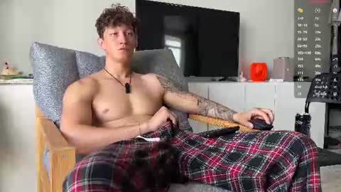 Snapshot of lyon_power_ chatting on 3, 7, 2026 Dani online show from 3, 7, 2026
