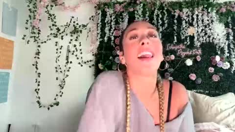 Snapshot of lyracovee chatting on 3, 6, 2026 Lyra online show from 3, 6, 2026