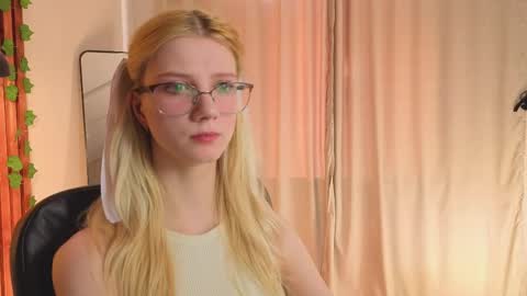 catch me on tue 10am-5pm wed 3am-10am fri 3am-5pm sat 10am-5pm sun 10am-5pm online show from 1, 4, 2026