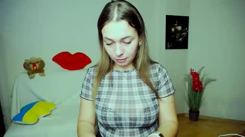 Snapshot of m_vikki chatting on 9, 11, 2025 Vikki online show from 9, 11, 2025