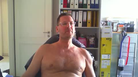 Snapshot of macfly67 chatting on 6, 4, 2026 macfly67 online show from 6, 4, 2026