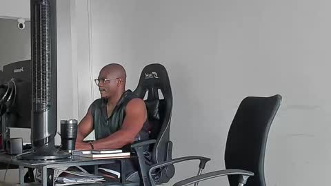 Snapshot of mackbig_dick2 chatting on 27, 9, 2025 MACKBIG DICK im a damn dominant I like ATMs INSTAGRAM Edwinaragonc online show from 27, 9, 2025