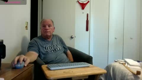 Snapshot of mackdocc001 chatting on 25, 4, 2026 mackdocc001 online show from 25, 4, 2026