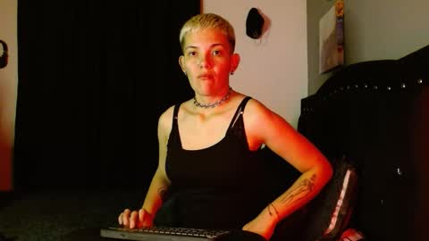 Snapshot of mackenziemoon chatting on 16, 1, 2026 Noah Askew online show from 16, 1, 2026