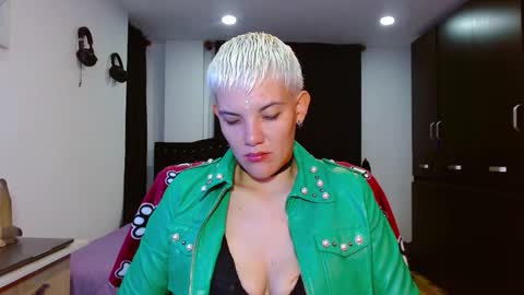 Snapshot of mackenziemoon chatting on 17, 2, 2026 Noah Askew online show from 17, 2, 2026