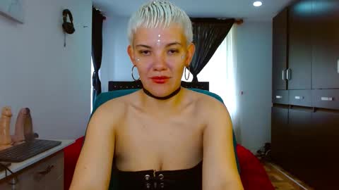 Snapshot of mackenziemoon chatting on 18, 2, 2026 Noah Askew online show from 18, 2, 2026