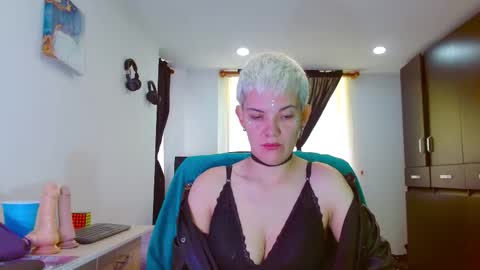 Snapshot of mackenziemoon chatting on 26, 2, 2026 Noah Askew online show from 26, 2, 2026