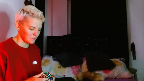 Snapshot of mackenziemoon chatting on 6, 3, 2026 Noah Askew online show from 6, 3, 2026