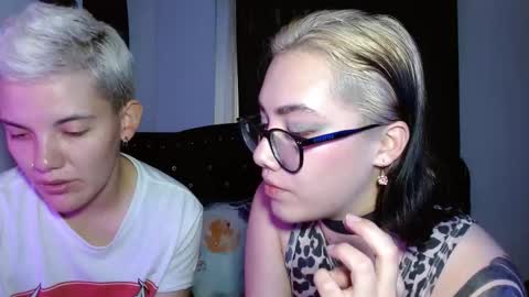 Snapshot of mackenziemoon chatting on 7, 3, 2026 Noah Askew online show from 7, 3, 2026