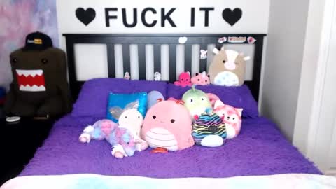 Mackenzie Wolfe online show from 9, 11, 2025