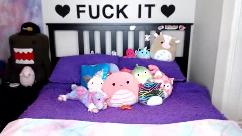 Mackenzie Wolfe online show from 17, 11, 2025