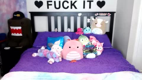 Mackenzie Wolfe online show from 18, 12, 2025