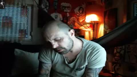 Snapshot of mad_dem0n chatting on 27, 11, 2025 Manuel online show from 27, 11, 2025