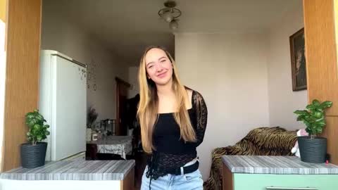 Snapshot of madalyneaks chatting on 27, 3, 2026 Lilo online show from 27, 3, 2026