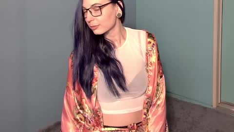 Madam Edgewood online show from 2, 12, 2024