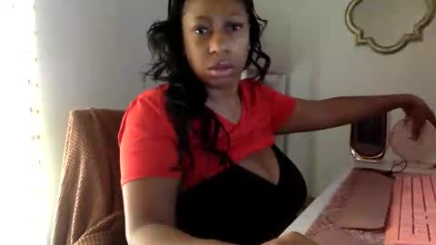 Snapshot of madam_glam chatting on 24, 4, 2026 madam_glam online show from 24, 4, 2026