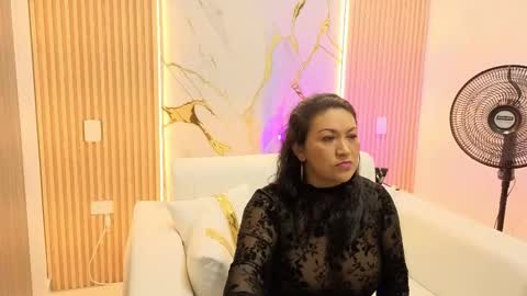 Snapshot of madam_hott chatting on 9, 9, 2025 Madam Hott online show from 9, 9, 2025