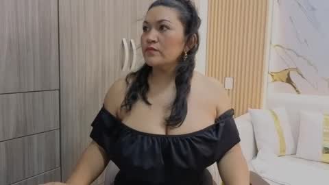 Snapshot of madam_hott chatting on 2, 10, 2025 Madam Hott online show from 2, 10, 2025