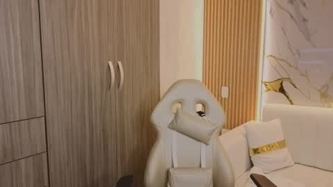 Snapshot of madam_hott chatting on 20, 10, 2025 Madam Hott online show from 20, 10, 2025