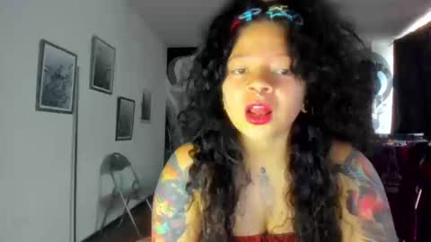 Snapshot of madam_sativa chatting on 4, 11, 2025 di online show from 4, 11, 2025