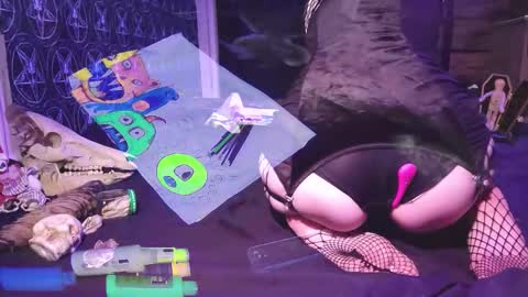 Snapshot of madame_lucifer chatting on 25, 10, 2025 Madame Lucifer online show from 25, 10, 2025