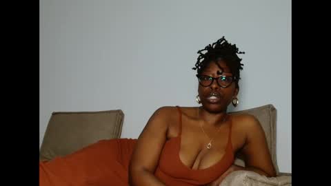 Snapshot of madamindigo chatting on 8, 2, 2026 YourMadamIndigo online show from 8, 2, 2026