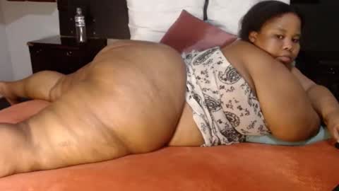 Snapshot of madamzee chatting on 9, 12, 2024 madamzee online show from 9, 12, 2024