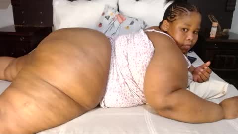 Snapshot of madamzee chatting on 16, 12, 2024 madamzee online show from 16, 12, 2024