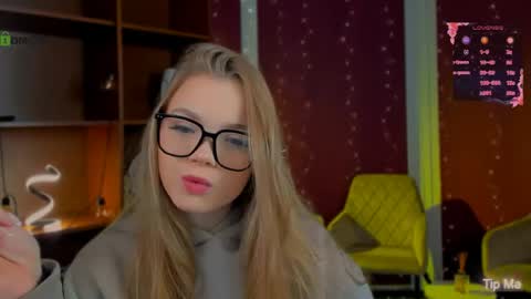 maddy moah online show from 25, 4, 2026