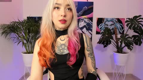 Snapshot of maddy_uwu chatting on 16, 12, 2024 maddy_uwu online show from 16, 12, 2024