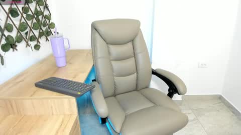 Snapshot of madeleine_w chatting on 25, 4, 2026 Madeleine online show from 25, 4, 2026