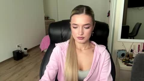 Snapshot of madelenequirk chatting on 13, 7, 2026 Alisa online show from 13, 7, 2026
