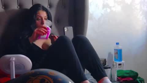 Snapshot of madelynvelure chatting on 1, 11, 2025 madelynvelure online show from 1, 11, 2025