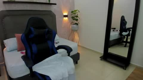 Snapshot of madison_saenzz chatting on 18, 7, 2026 M A D I S O N online show from 18, 7, 2026