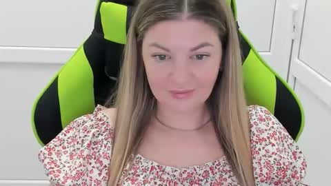 Snapshot of madison_smile chatting on 21, 5, 2026 Madison online show from 21, 5, 2026