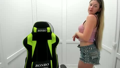 Snapshot of madison_smile chatting on 1, 7, 2026 Madison online show from 1, 7, 2026