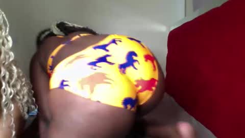 Snapshot of maelys_t chatting on 4, 5, 2026 Maelys online show from 4, 5, 2026