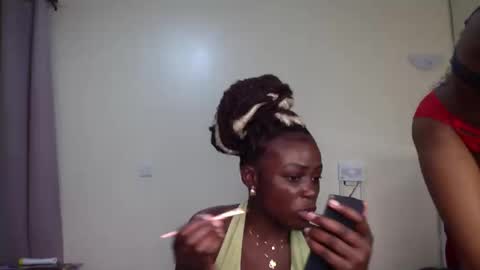 Snapshot of maelys_t chatting on 9, 5, 2026 Maelys online show from 9, 5, 2026