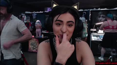 Snapshot of maevemads chatting on 2, 2, 2025 Meaves online show from 2, 2, 2025