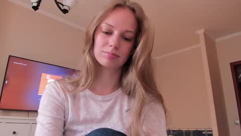 Snapshot of magic_couple13 chatting on 18, 4, 2026 Alice online show from 18, 4, 2026