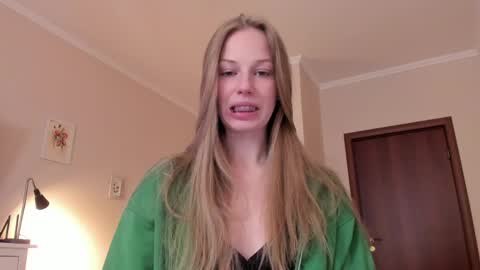 Snapshot of magic_couple13 chatting on 30, 4, 2026 Alice online show from 30, 4, 2026
